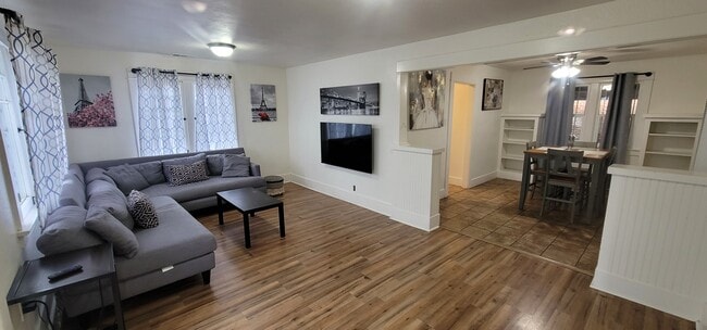 Building Photo - 16508 S Menlo Ave