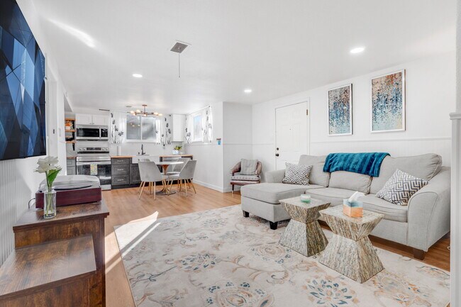 Sala y comedor - 4720 Federal Blvd