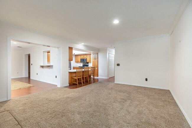 Foto del edificio - Beautiful POOL home in Longwood in LOCATION, LOCATION, LOCATION!