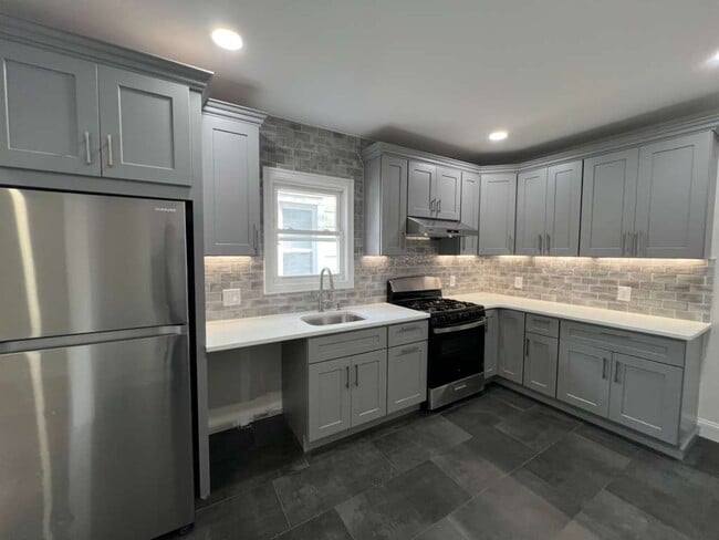 Building Photo - 30 E Henry St