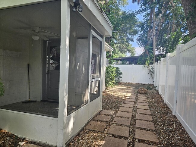 Building Photo - 153 Valencia Dr