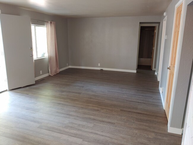 Building Photo - Sanders Beach Beauty-Short Term Rental  Ma...