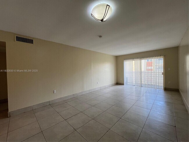 Foto del edificio - 3700 NW 21st St