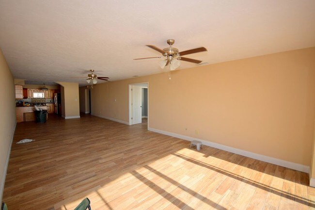 Building Photo - Furnished Vacation Rental Beach Front Condo