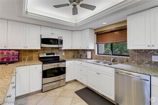 Building Photo - 4811 S Landings Dr