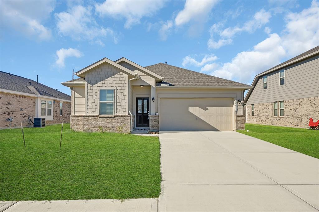 14611 Rain Tree Dr, Mont Belvieu, TX 77523 House Rental in Mont