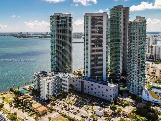 Foto del edificio - 650 NE 32nd St