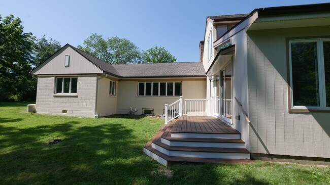 Foto del edificio - Beautiful Mid Century Modern 2 Story (plus...
