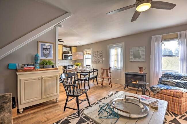 Foto del edificio - 240 Farmhouse Ln