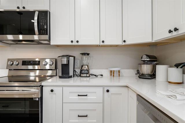 Building Photo - 325 League St S