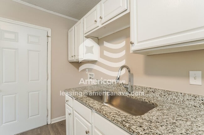 Foto del edificio - 3028 Acorn Rd