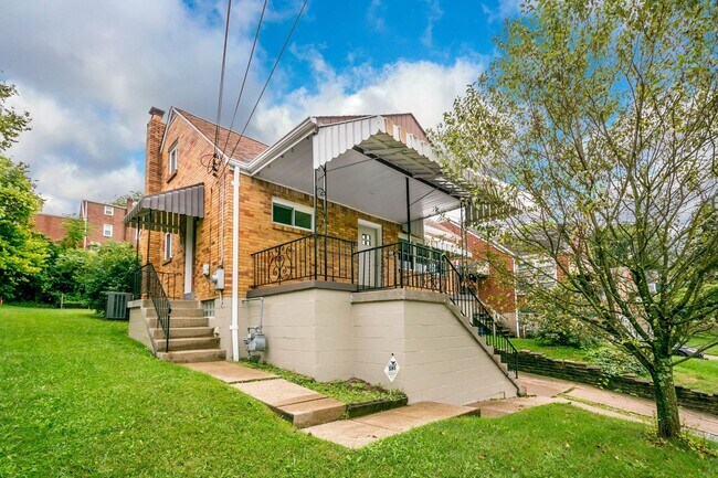 Foto del edificio - AVAILABLE AUGUST 1ST! DON'T MISS THIS BEAUTIFUL 3 BEDROOM IN WEST MIFFLIN!