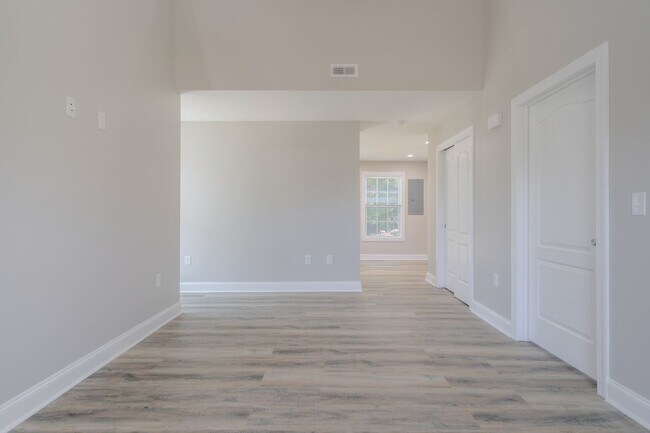 Building Photo - 625 Pin Oak Dr NW