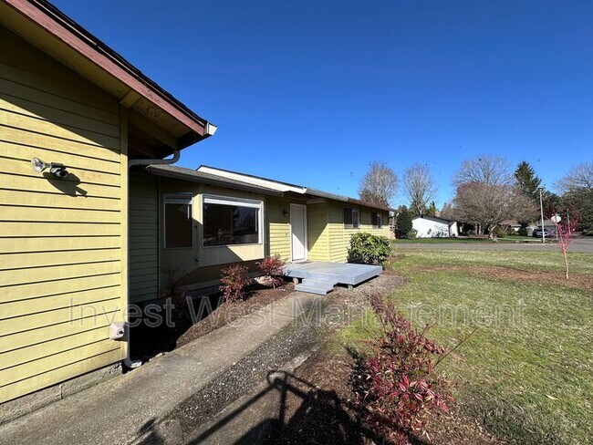 Building Photo - 6110 NW Garfield Ave
