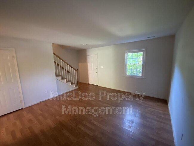 Building Photo - 723 Olde Greenwich Cir
