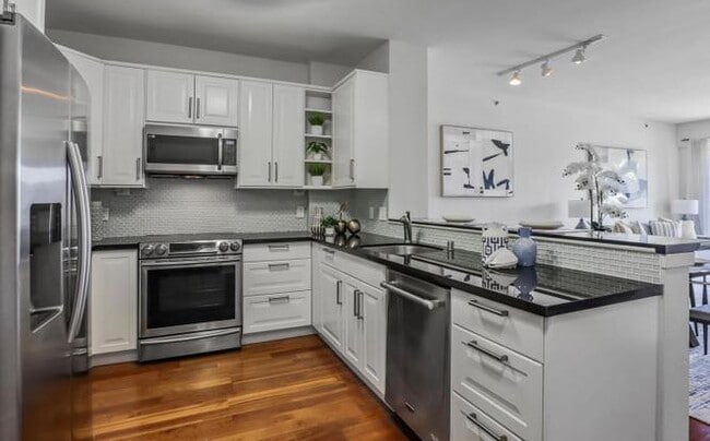 Building Photo - APARTMENT