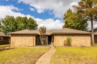 Building Photo - 1017 Bass Dr