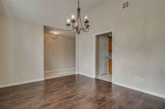 Foto del edificio - 2460 Pebblebrook Cir