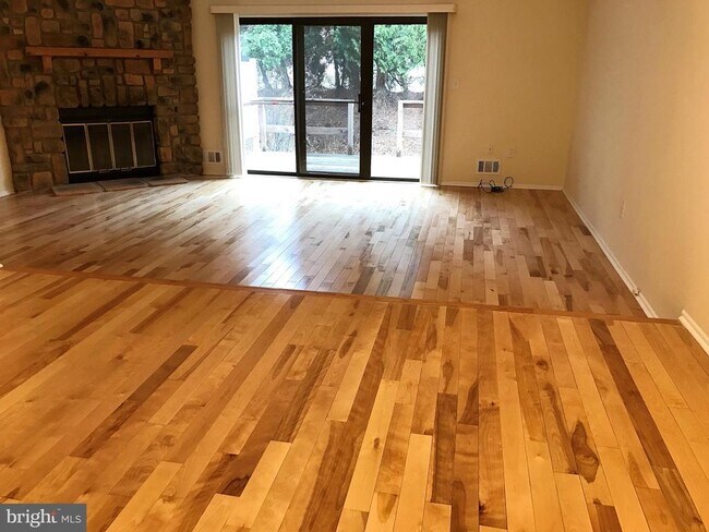 Foto del edificio - 12 Manor Dr