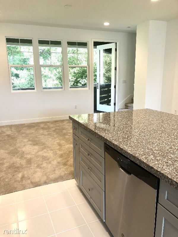 Building Photo - 4 br, 3.5 bath Townhome - 341 Skyforest Way