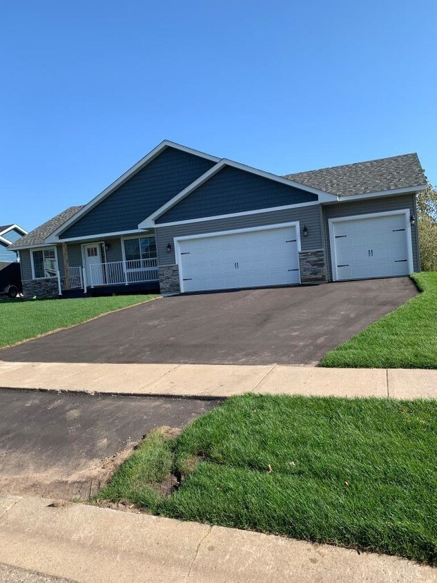 Building Photo - 252 Aspen Dr