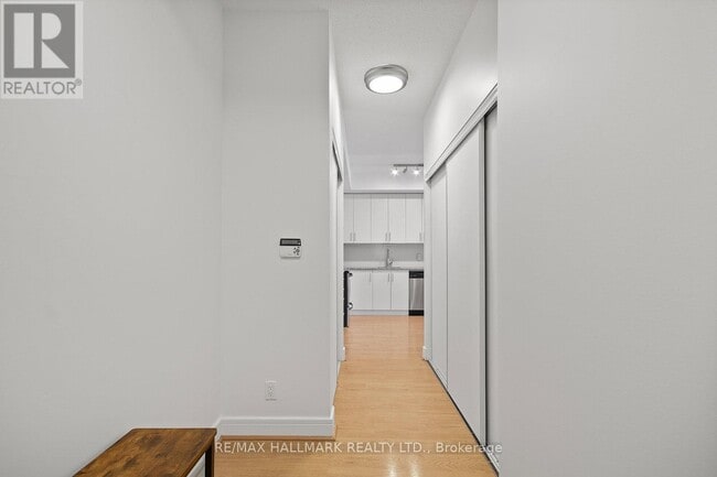 Building Photo - 112-1112 George St