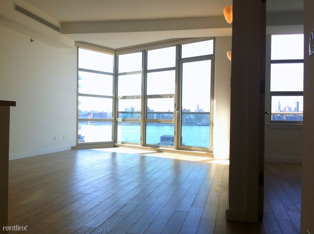 Foto principal - 111 Kent Ave