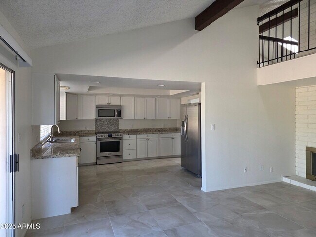 Foto del edificio - 1650 W Kiowa Ave