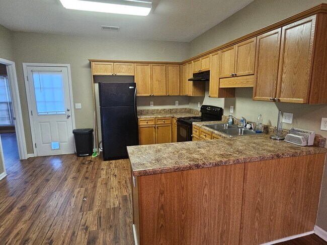 Building Photo - 164 Waterford Lake Dr