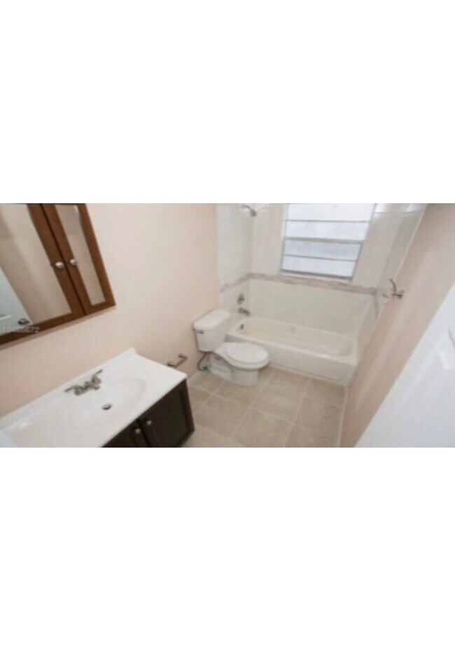 Foto del edificio - 3721 SW 60th Ave