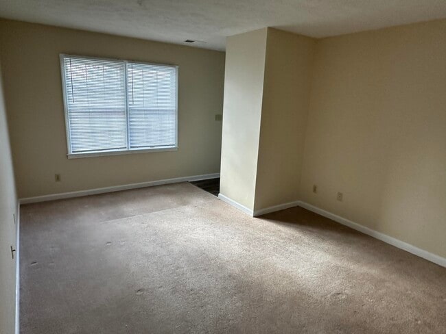 Building Photo - 165 Landings Dr