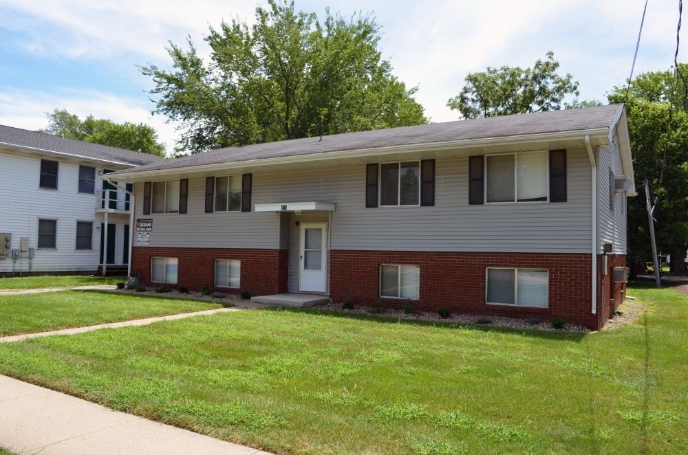 115 W Willow Apartments in Normal, IL