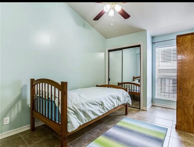 Dormitorio 1 - 2905 Swisher St