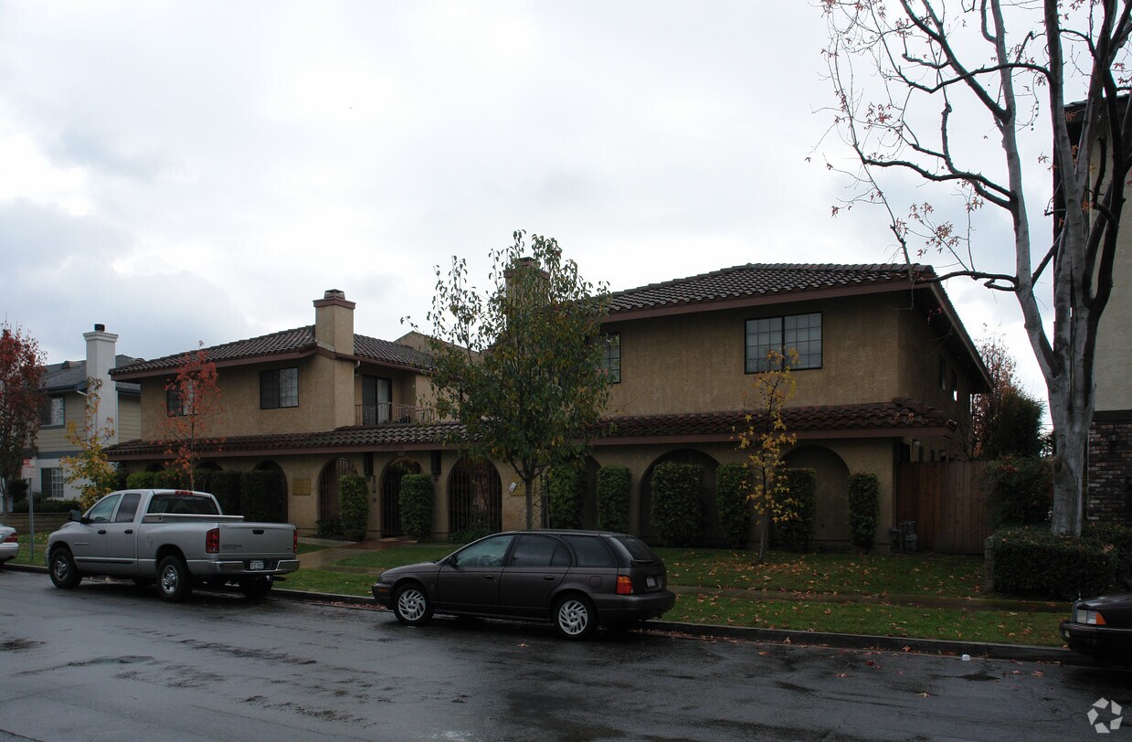 Primary Photo - 3902-3920 Howard Ave