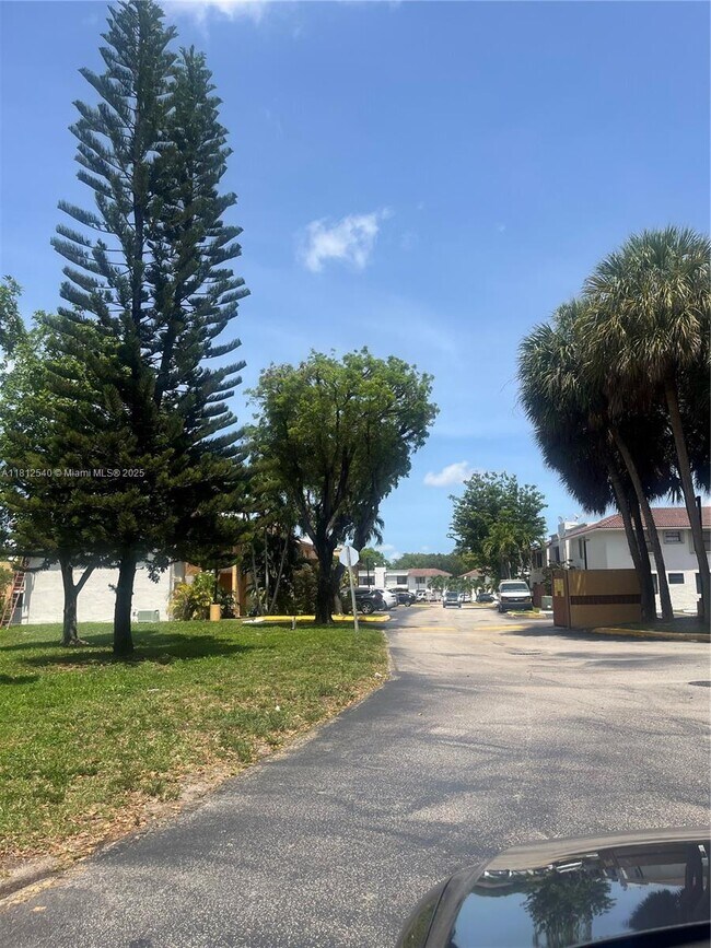 Foto del edificio - 10891 NW 7th St