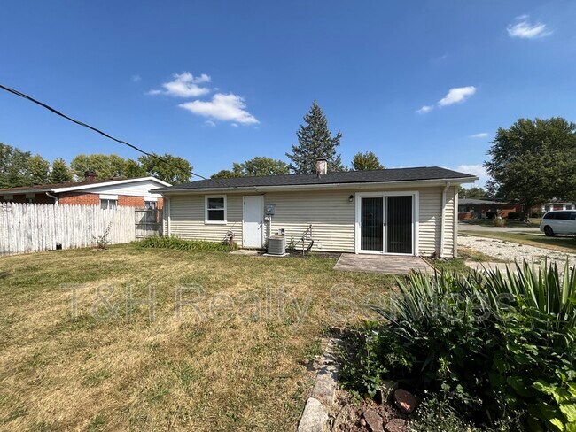 Foto del edificio - 5407 Long Bow Dr