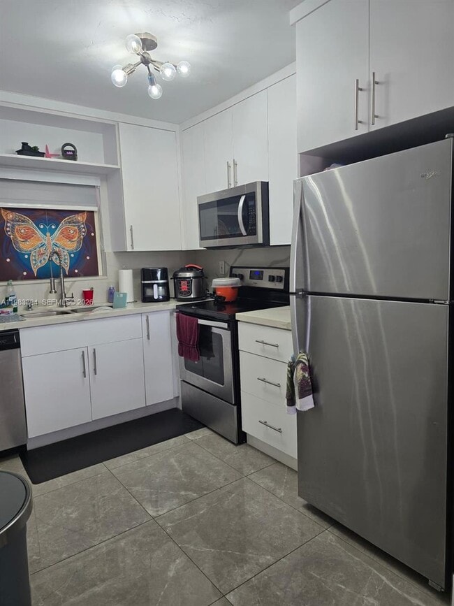 Foto del edificio - 13715 Kendale Lakes Cir