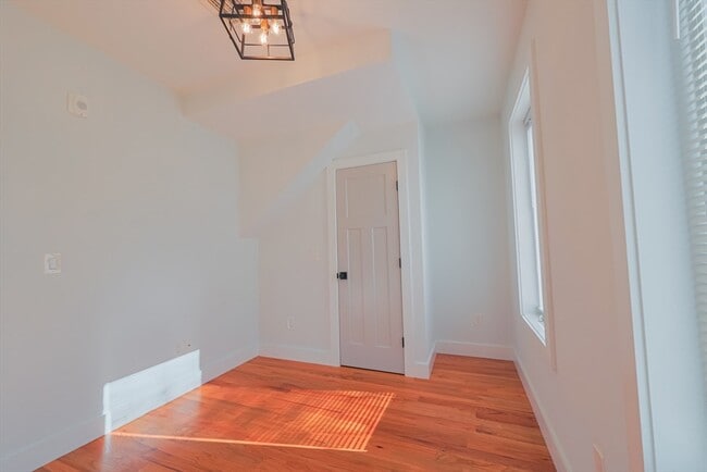 Building Photo - 97 Condor St