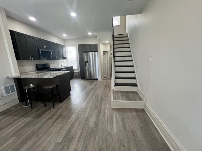 Building Photo - 1725 N 27th St