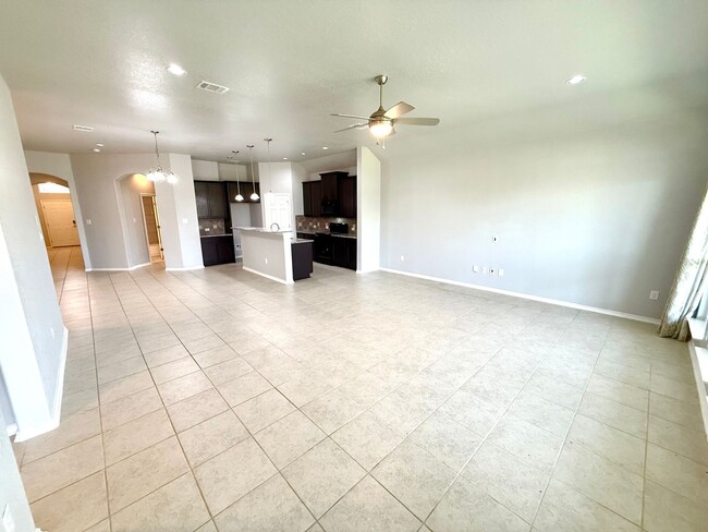 Building Photo - AVAILABLE NOW! 4 Bedroom / 3 Bath Home In ...