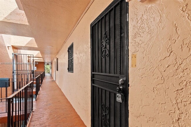 Building Photo - 1300 W 47th Pl