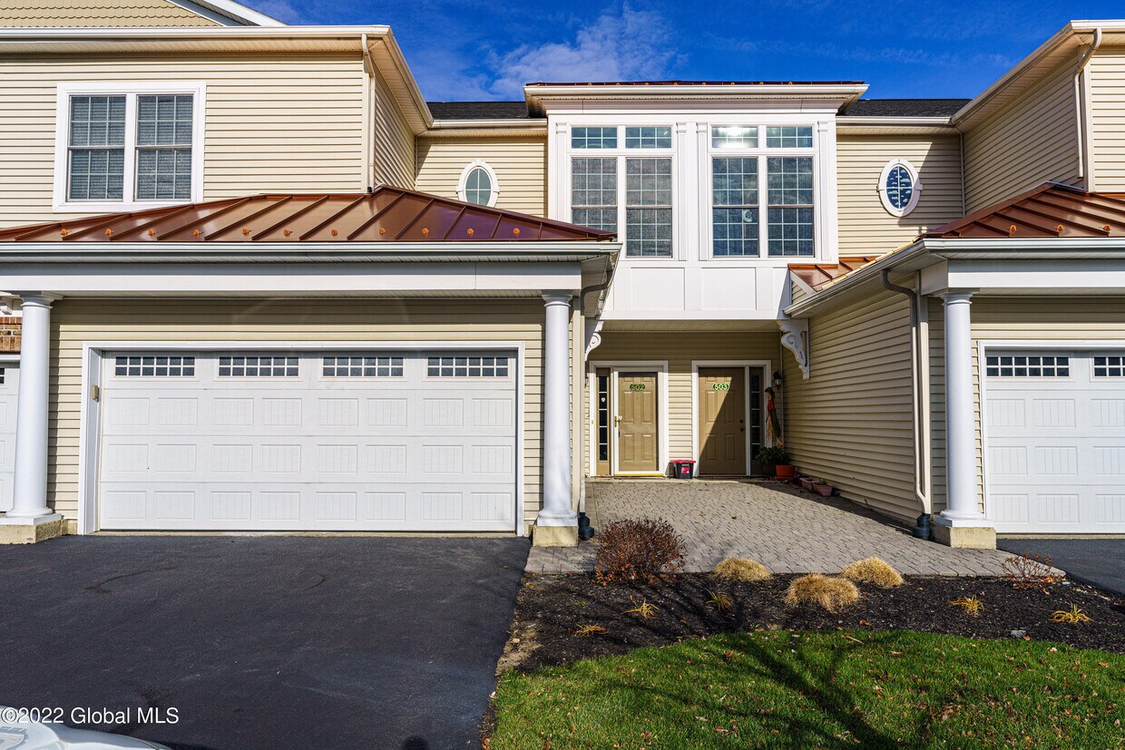 Foto principal - 502 Valley Pointe Dr