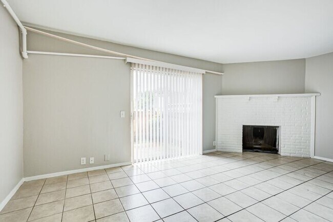 Building Photo - 140 Highland Park Ct