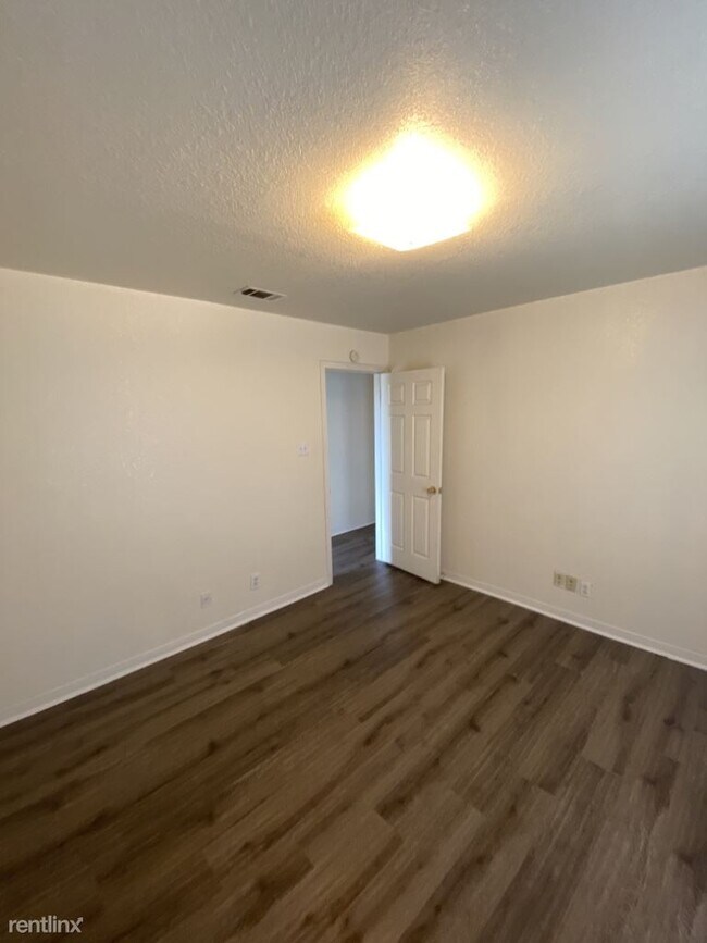 Foto del edificio - 3 br, 2 bath Duplex - 5208 Morning Glen Ln...