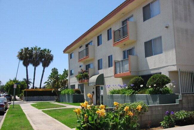 Building Photo - 3671 Veteran Ave