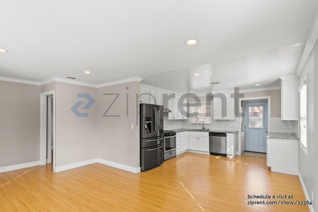Building Photo - 498 N Fair Oaks Ave