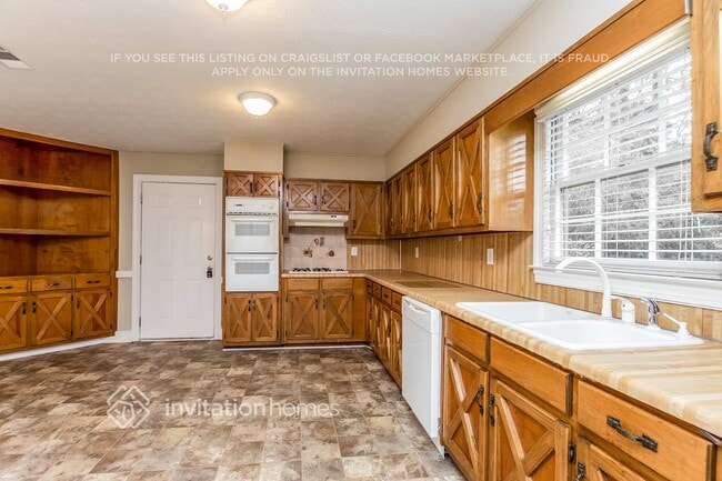 Building Photo - 1694 Webb Gin House Rd