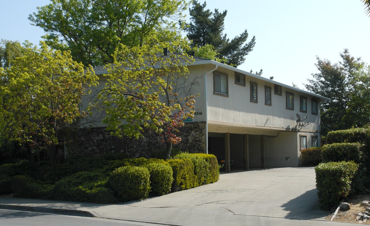Primary Photo - 8246 Kelton Dr