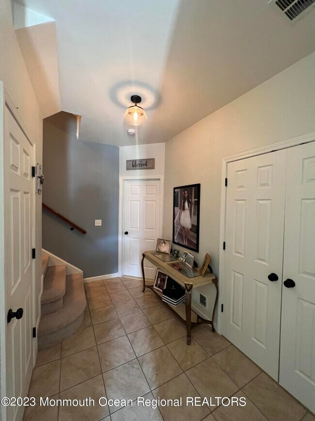 Foto del edificio - 205 Hawthorne Ln