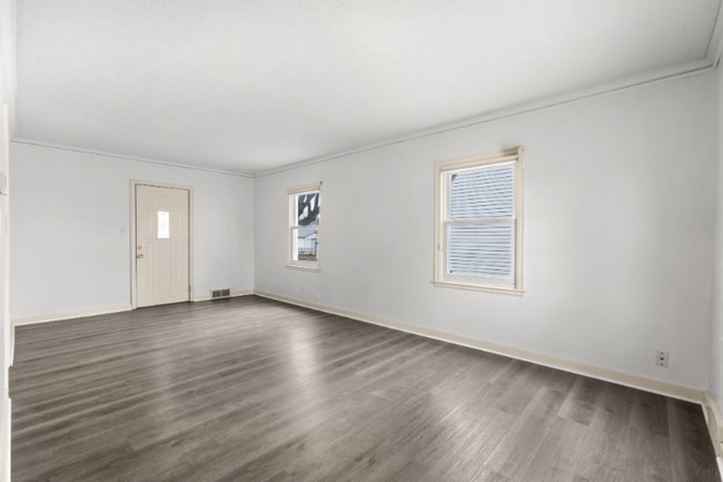 Building Photo - 1936 N Park Ave